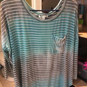 🤩3 quarter sleeve shirt. With a pocket